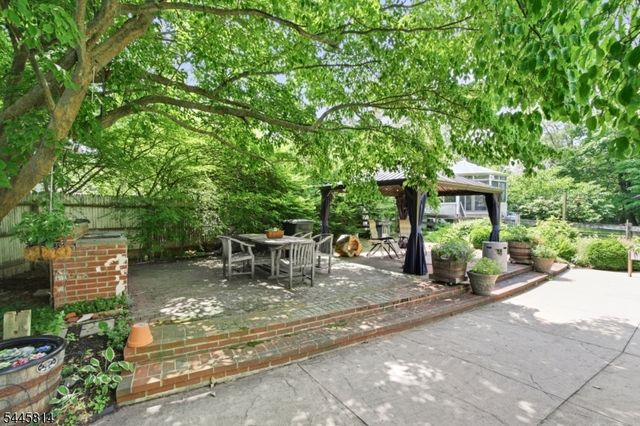 327 Willow Grove St, Hackettstown Town, NJ 07840