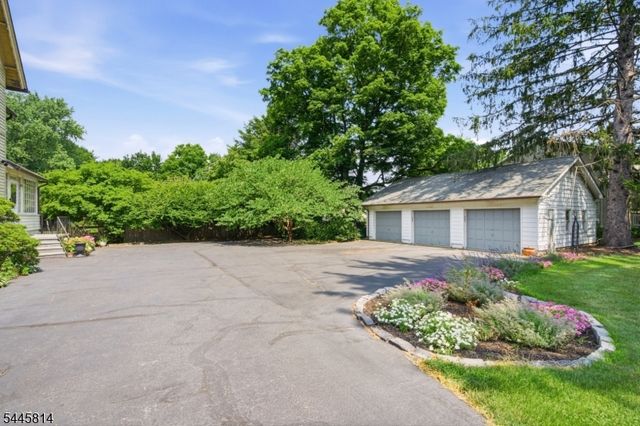 327 Willow Grove St, Hackettstown Town, NJ 07840