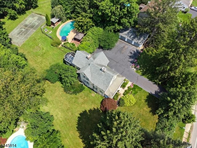 327 Willow Grove St, Hackettstown Town, NJ 07840