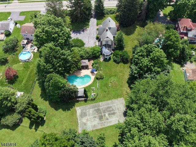 327 Willow Grove St, Hackettstown Town, NJ 07840