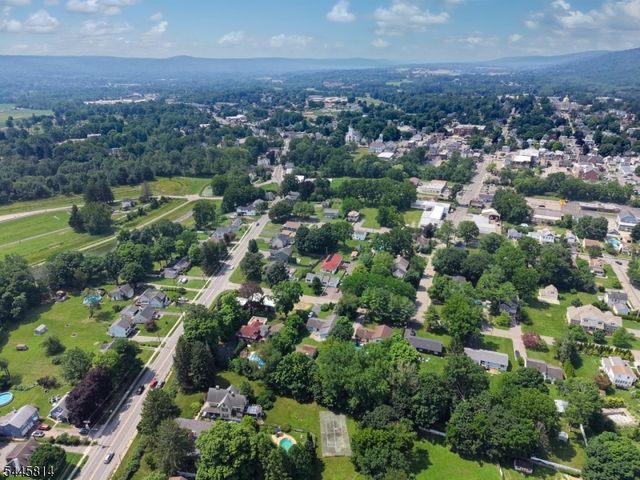 327 Willow Grove St, Hackettstown Town, NJ 07840