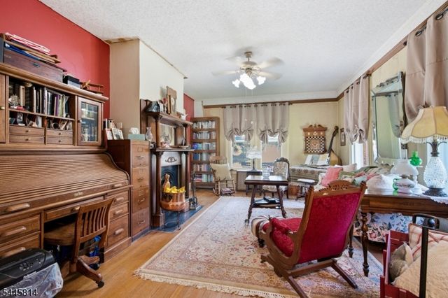 327 Willow Grove St, Hackettstown Town, NJ 07840