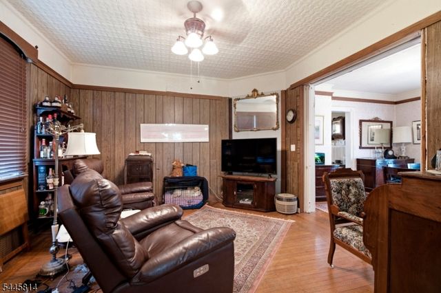 327 Willow Grove St, Hackettstown Town, NJ 07840