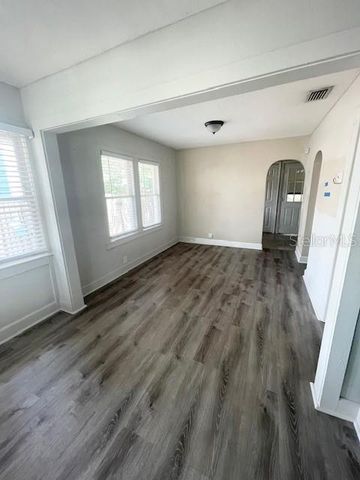102 W ELM STREET, Tampa, FL 33604