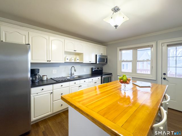 153 Cherry Hill Drive 2A, Bridgeport, CT 06606