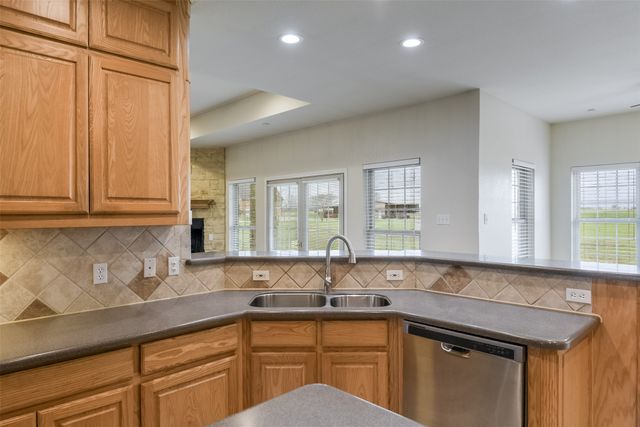 1066 West Road, Waxahachie, TX 75165