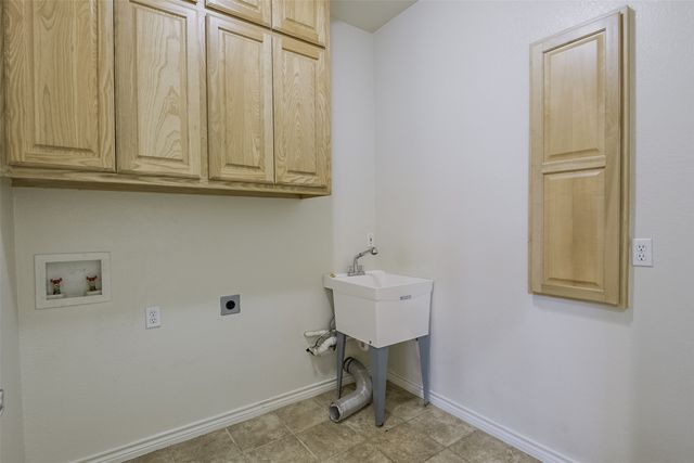 1066 West Road, Waxahachie, TX 75165