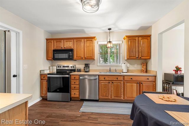 22745 Coachlight Circle, Taylor, MI 48180