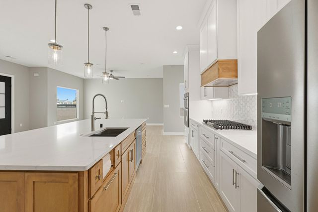 625 1st Street NE, Rio Rancho, NM 87124