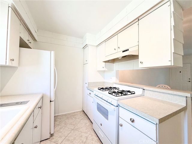 6041 Fountain Park Lane 11, Woodland Hills, CA 91367