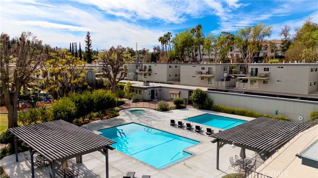 6041 Fountain Park Lane 11, Woodland Hills, CA 91367