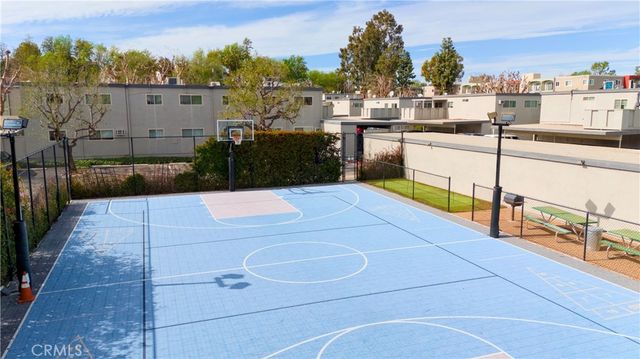6041 Fountain Park Lane 11, Woodland Hills, CA 91367