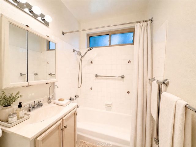 6041 Fountain Park Lane 11, Woodland Hills, CA 91367