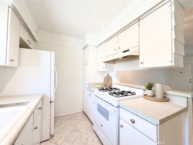 6041 Fountain Park Lane 11, Woodland Hills, CA 91367