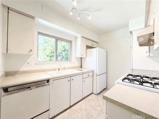 6041 Fountain Park Lane 11, Woodland Hills, CA 91367