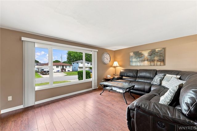 29 Rosemead Lane, Cheektowaga, NY 14227