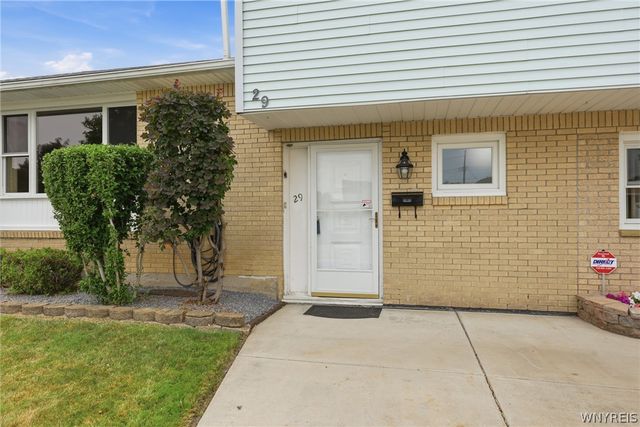 29 Rosemead Lane, Cheektowaga, NY 14227