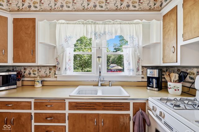 1189 S Morgantown Road, Greenwood, IN 46143