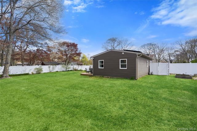 21 Elkin Drive, Middle Island, NY 11953