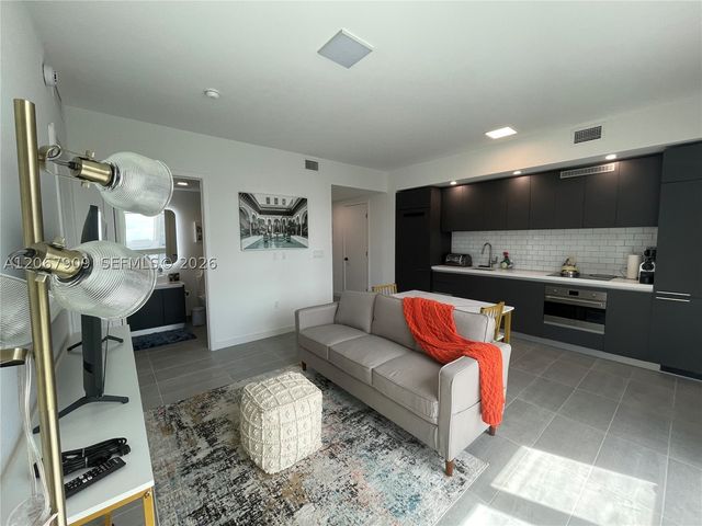 227 NE 2nd St 1606, Miami, FL 33132
