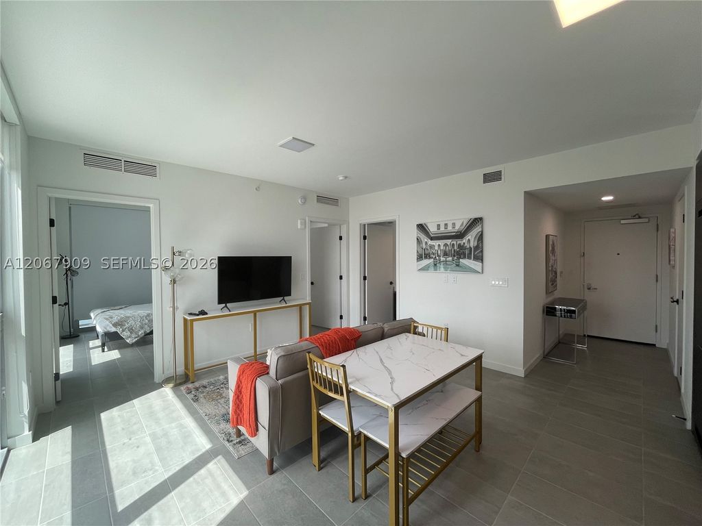 227 NE 2nd St 1606, Miami, FL 33132
