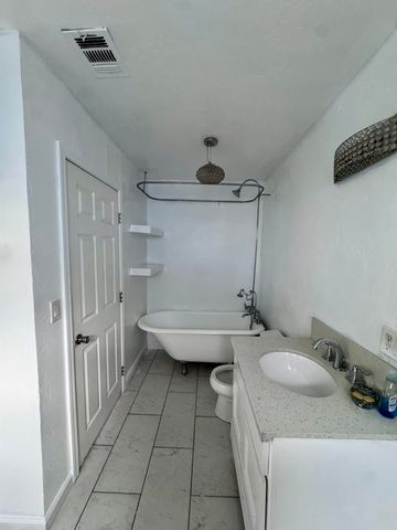 1131 W Buena Vista Avenue, Visalia, CA 93291