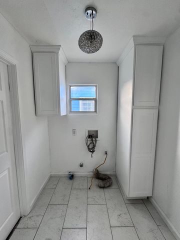 1131 W Buena Vista Avenue, Visalia, CA 93291