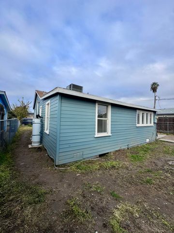 1131 W Buena Vista Avenue, Visalia, CA 93291
