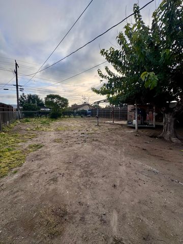 1131 W Buena Vista Avenue, Visalia, CA 93291