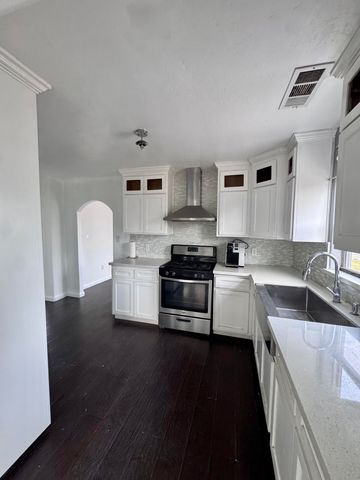 1131 W Buena Vista Avenue, Visalia, CA 93291