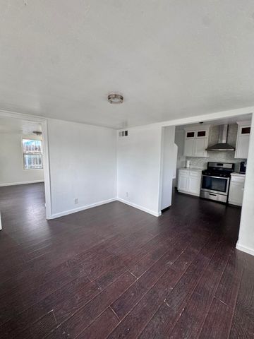 1131 W Buena Vista Avenue, Visalia, CA 93291