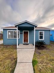 1131 W Buena Vista Avenue, Visalia, CA 93291