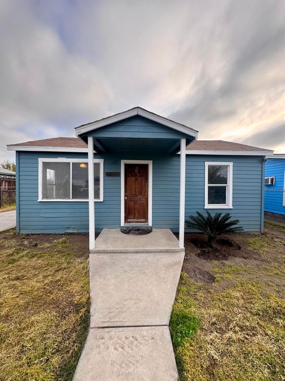 1131 W Buena Vista Avenue, Visalia, CA 93291