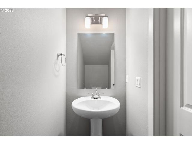 1321 Ne 82ND Dr, Vancouver, WA 98665