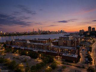 3103 City Pl, Edgewater Boro, NJ 07020
