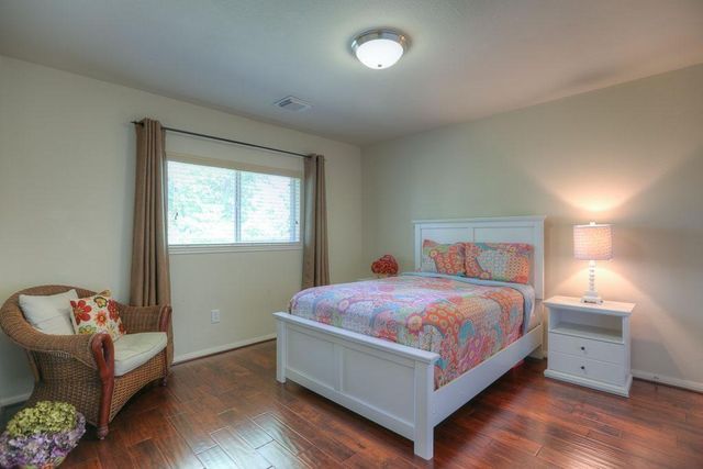 66 W Spindle Tree Circle, The Woodlands, TX 77382