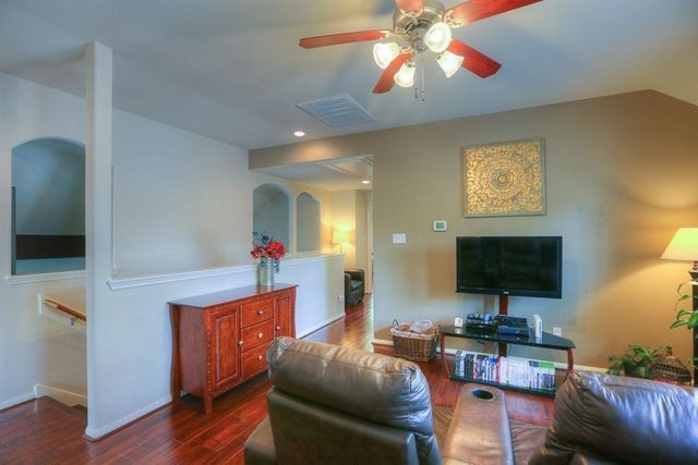 66 W Spindle Tree Circle, The Woodlands, TX 77382