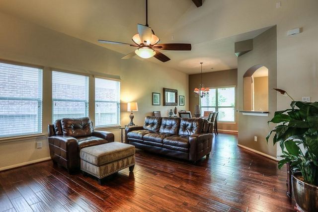 66 W Spindle Tree Circle, The Woodlands, TX 77382