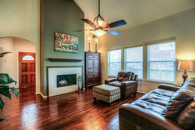 66 W Spindle Tree Circle, The Woodlands, TX 77382