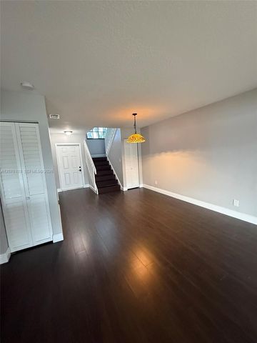 260 NW 106th Terrace 260, Pembroke Pines, FL 33026
