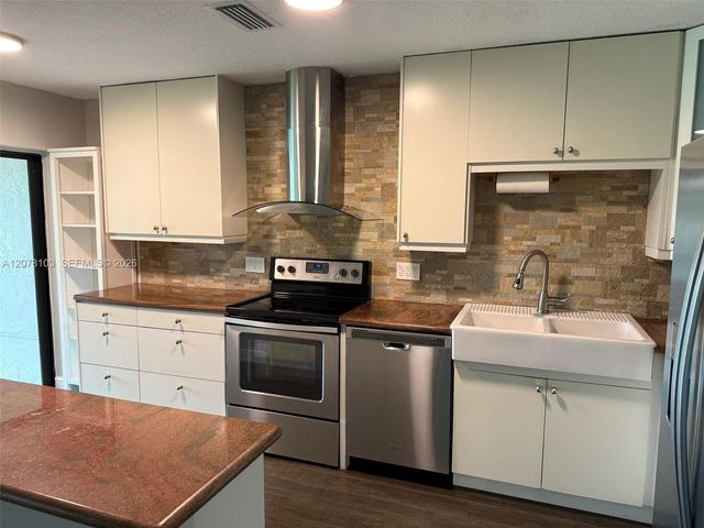 260 NW 106th Terrace 260, Pembroke Pines, FL 33026