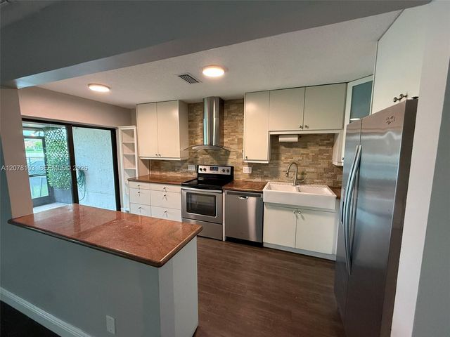 260 NW 106th Terrace 260, Pembroke Pines, FL 33026