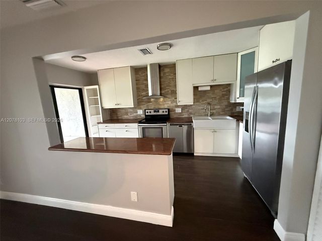 260 NW 106th Terrace 260, Pembroke Pines, FL 33026