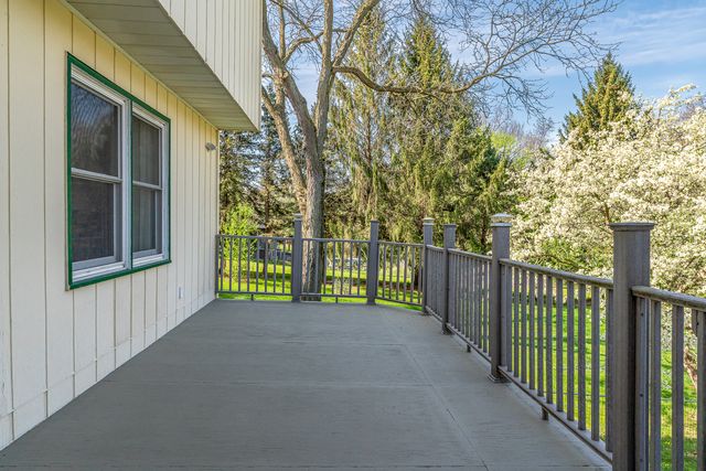 9 Valley View Drive, Blue Grass, IA 52726