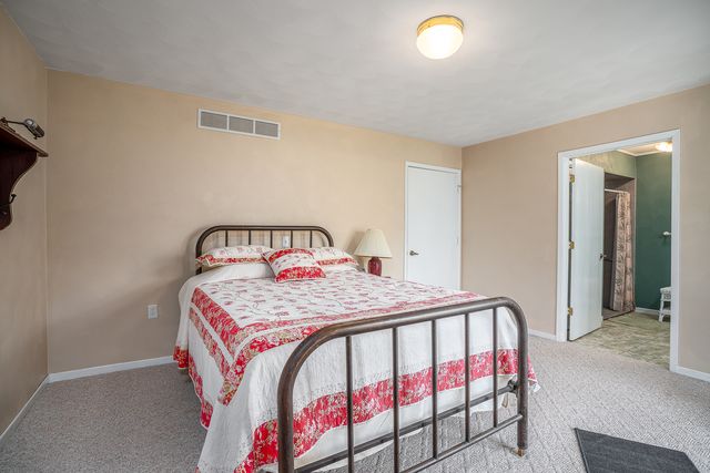 9 Valley View Drive, Blue Grass, IA 52726