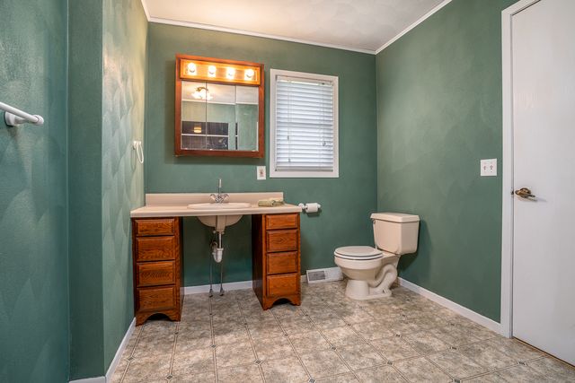 9 Valley View Drive, Blue Grass, IA 52726