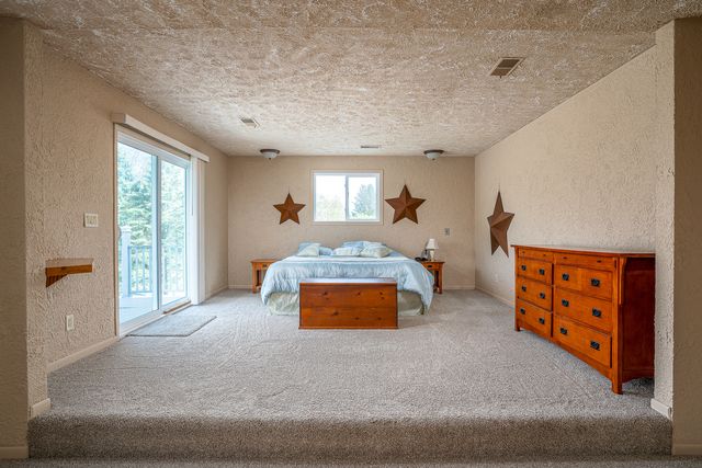 9 Valley View Drive, Blue Grass, IA 52726