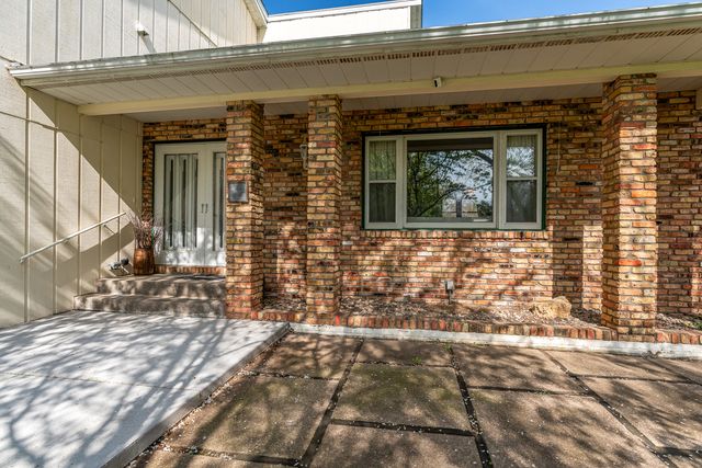 9 Valley View Drive, Blue Grass, IA 52726