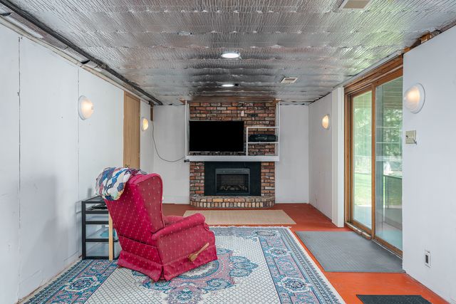 9 Valley View Drive, Blue Grass, IA 52726