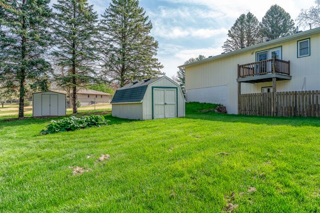 9 Valley View Drive, Blue Grass, IA 52726